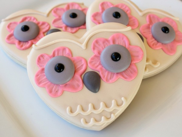 http://www.sweetsugarbelle.com/2012/01/owl-always-love-you-cookies/