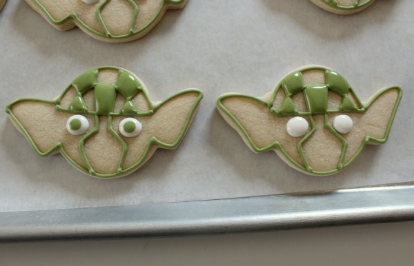 http://www.sweetsugarbelle.com/2012/03/yoda-cookies/
