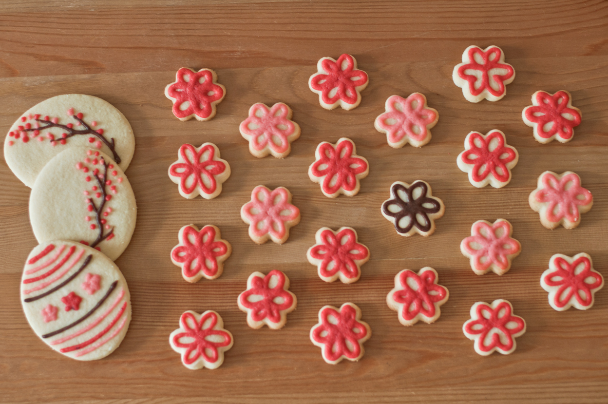 Decorating Using Piped Cookie Dough with Miss Cuit {Guest Post} The