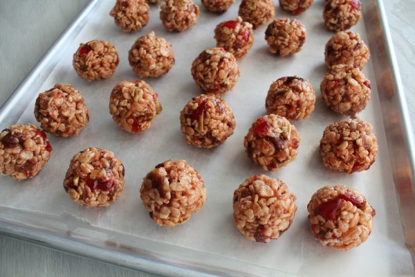 The Partiologist: Rice Krispie Treats that Look Like Gifts!