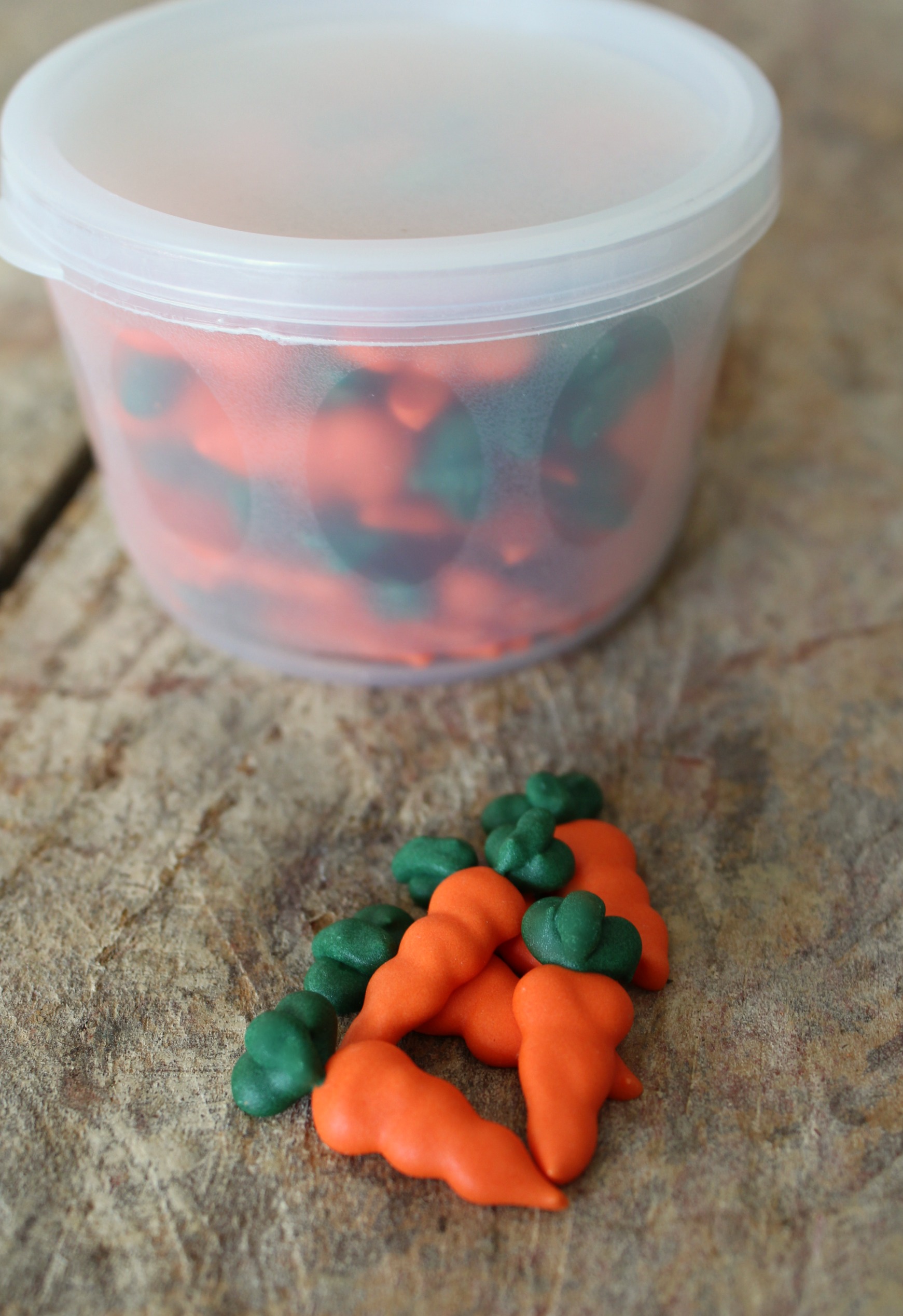 Royal Icing Accents {Carrots} The Sweet Adventures of Sugar Belle