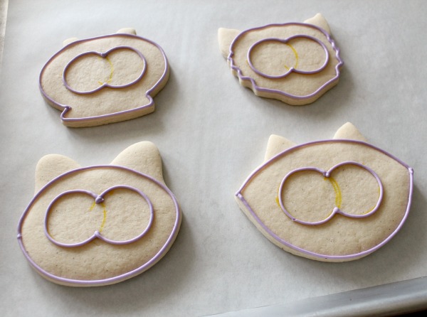https://www.sweetsugarbelle.com/blog/wp-content/uploads/2012/09/Owl-Cookies-3.jpg
