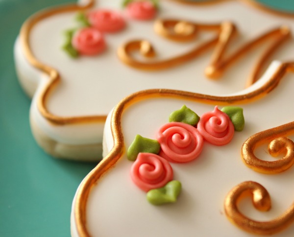 Simple Royal Icing Roses 1