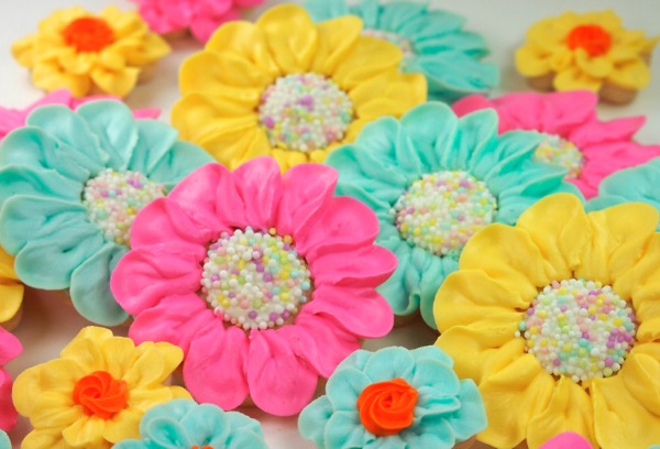 Bright and Pretty Daisy Cookies