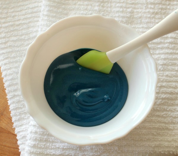How to Make Navy Blue Royal Icing