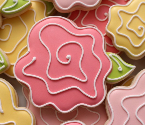 Easy Decorated Rose Cookies for Mother's Day