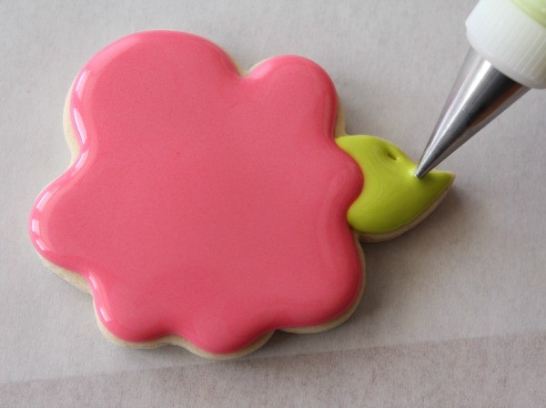 How to decorate whimsical rose cookies