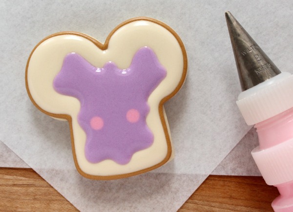 How to cute peanut butter and jelly toast cookies via Sweetsugarbelle.com