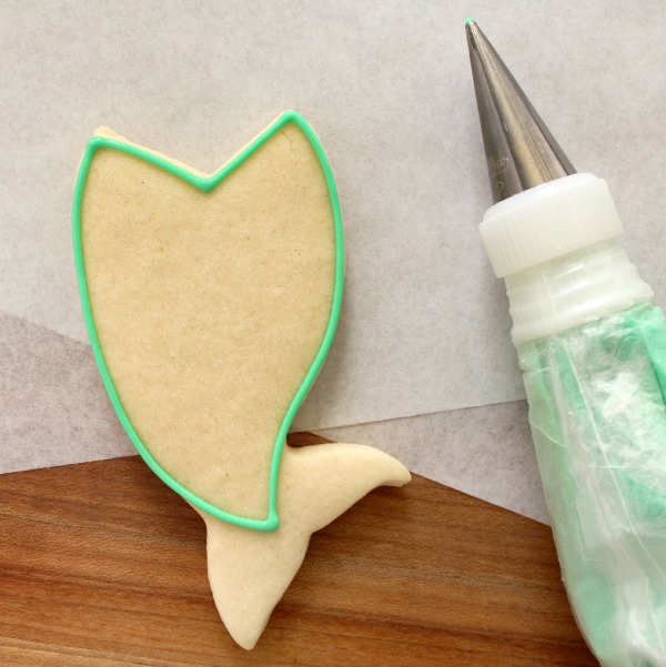 How to make easy mermaid tail cookies via Sweetsugarbelle.com