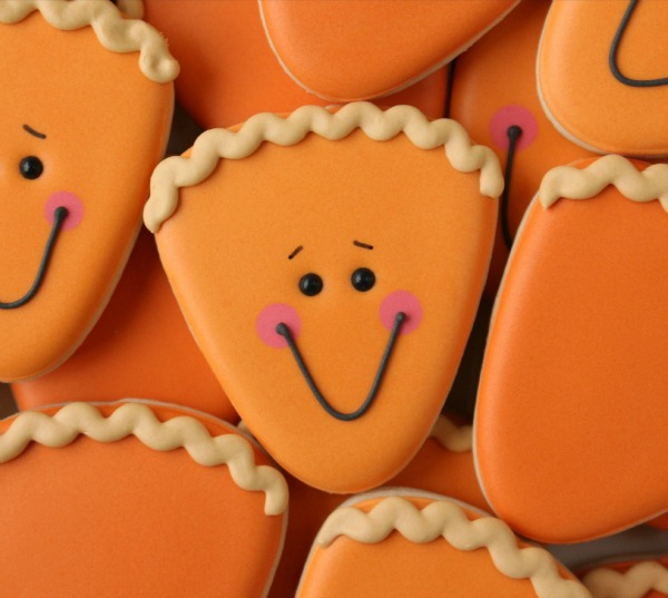 How to Make Cute Thanksgiving Pie Cookies with a Candy Corn Cutter via Sweetsugarbelle.com