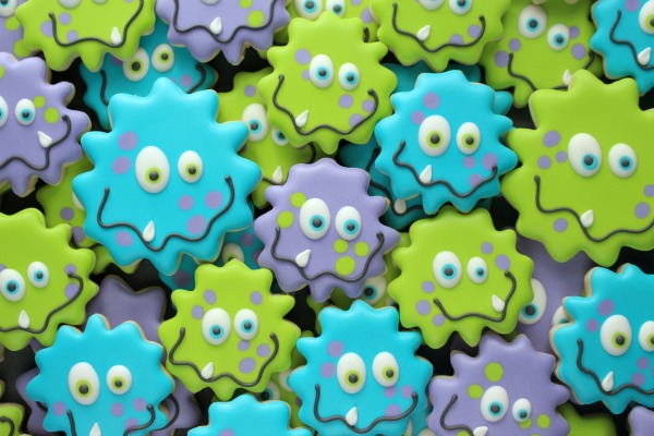 silly-monster-cookies-made-with-a-sunflower-cutter-via-sweet-sugarbelle-blog